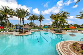 Tropical Lake house resort style living pet friendly